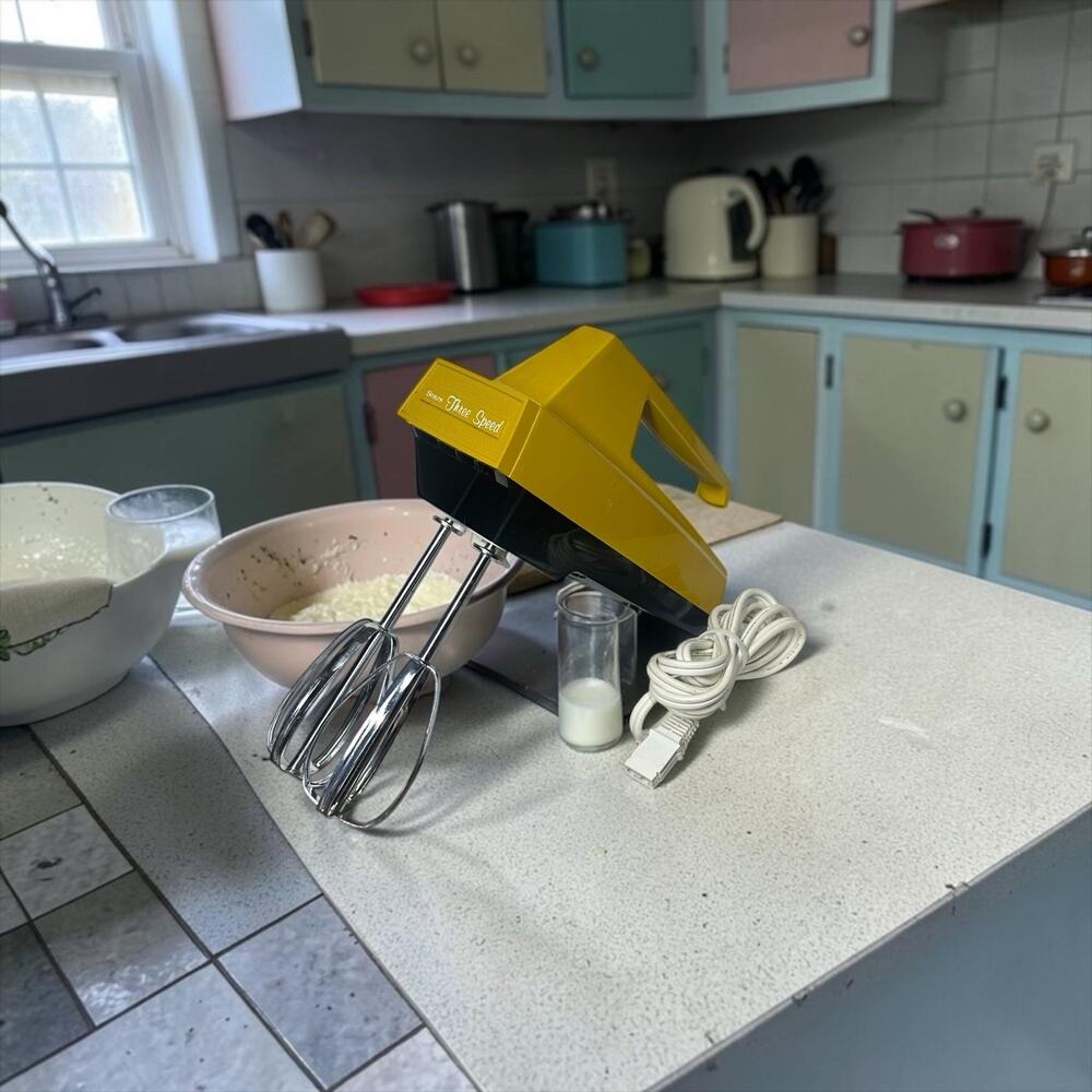 Vtg Sears Roebuck 3-Speed Model 400-828600 Harvest Gold Electric Hand Mixer